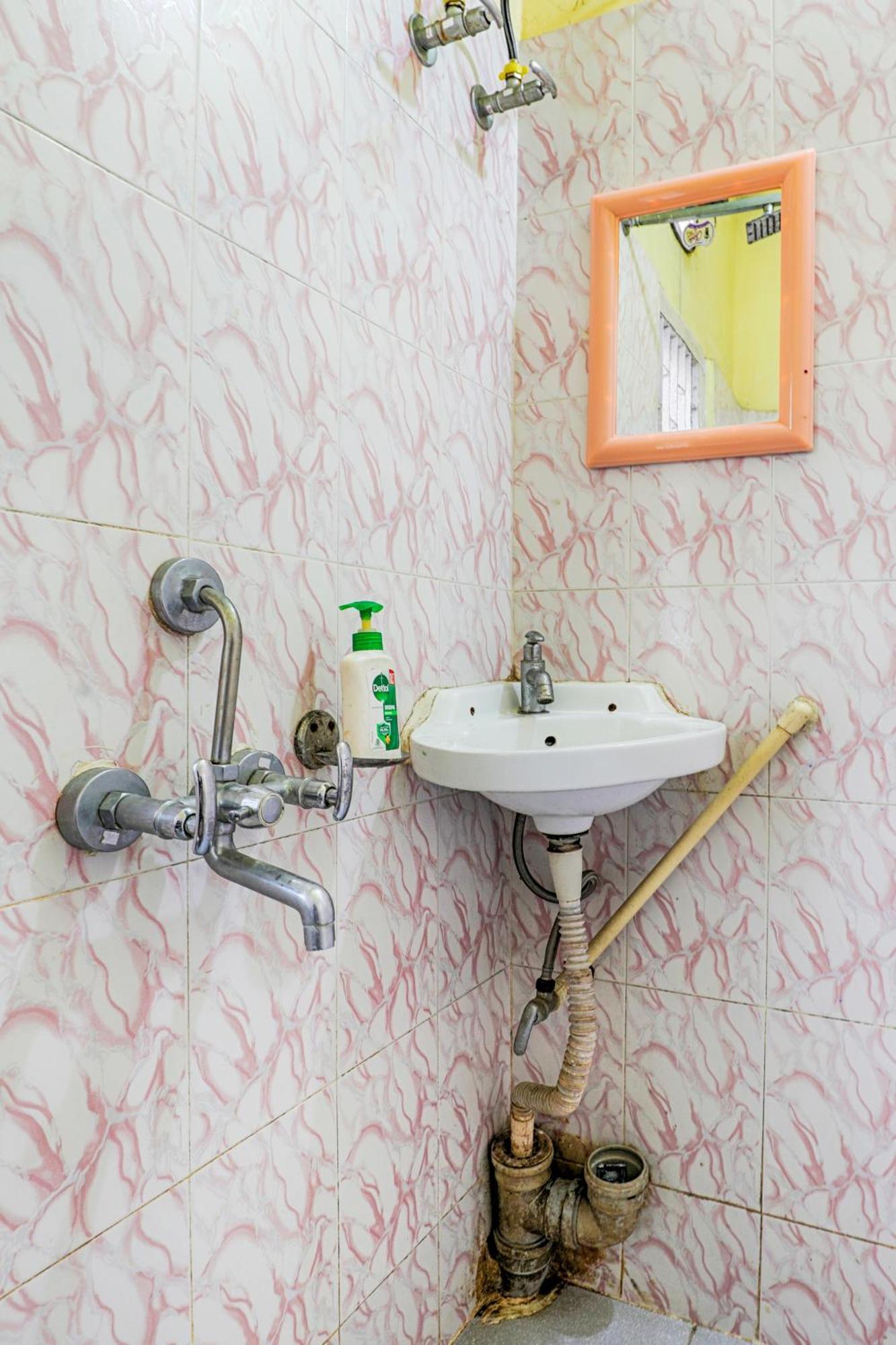 Green Vista Homestay Guwahati Eksteriør billede